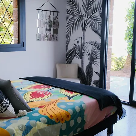 D'exception Vue Avec Piscine Privée