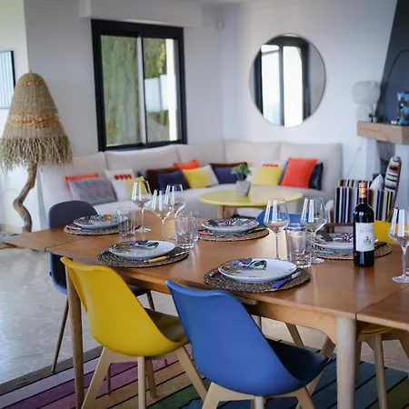 D'exception Vue Avec Piscine Privée