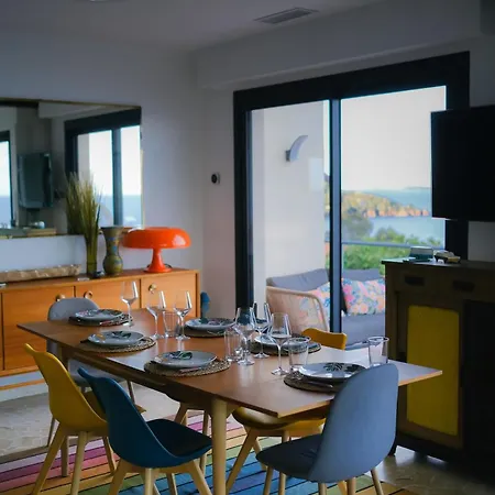 D'exception Vue Avec Piscine Privée